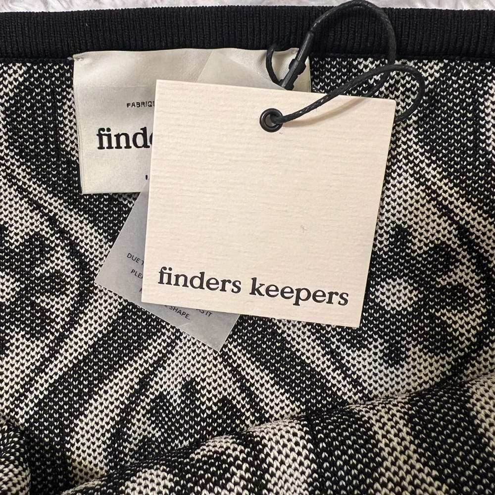 Finders Keepers Knit Quinn Sleeveless Crop Top Sz L NWT - Picture 2 of 3